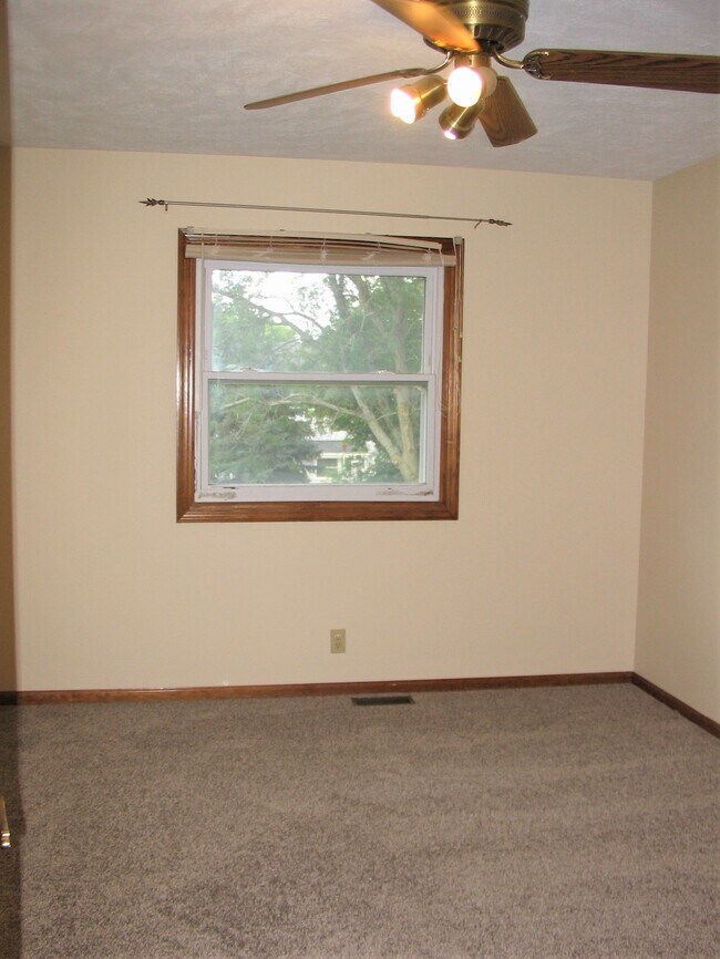 Building Photo - 303 Pierce St