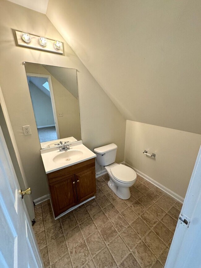 Building Photo - 4br House near Campus, Stadium, Downtown! - FALL 2026 Pre-Lease