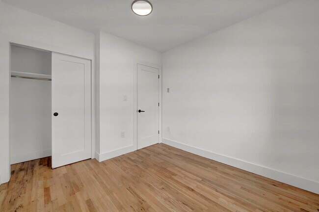 Building Photo - 163 3rd St