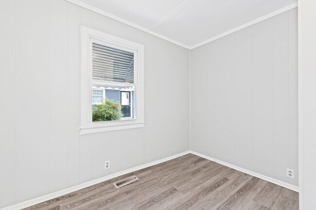 Building Photo - Charming 3BR Ranch Home Minutes from Downtown Smithfield!