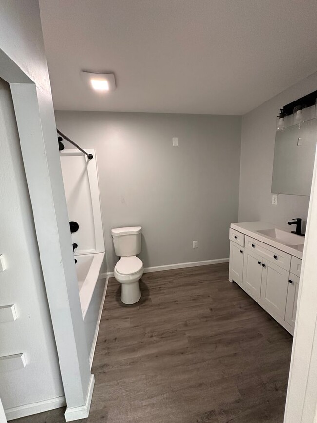 Building Photo - 3 Bedroom house