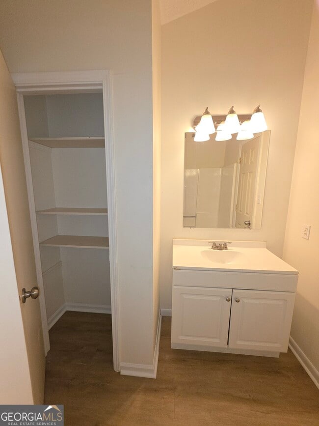 Building Photo - 450 Booth Cir SW