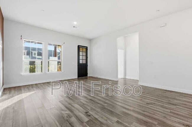 Building Photo - 1044 3rd St