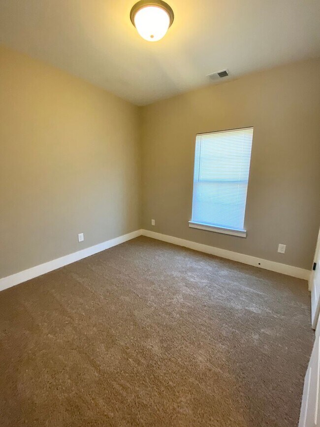 Building Photo - Home for rent in Maylene! Available to Vie...