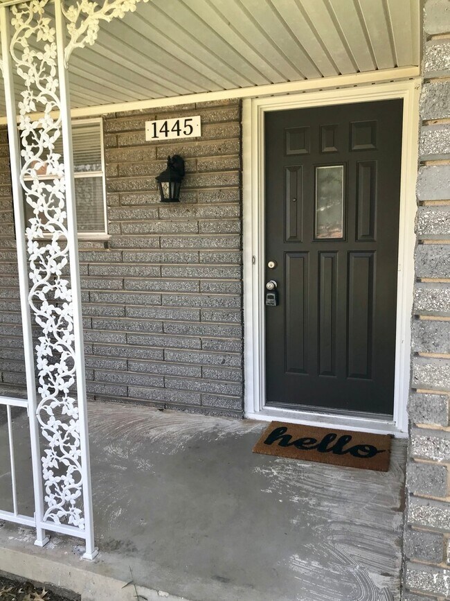 Building Photo - Beautifully Updated Vintage Home!