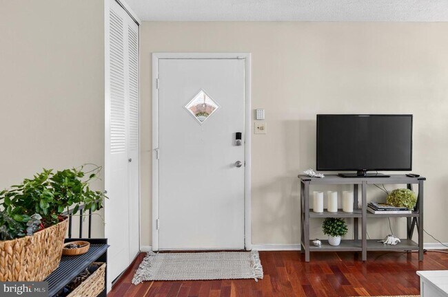 Building Photo - 462 Worthington Rd