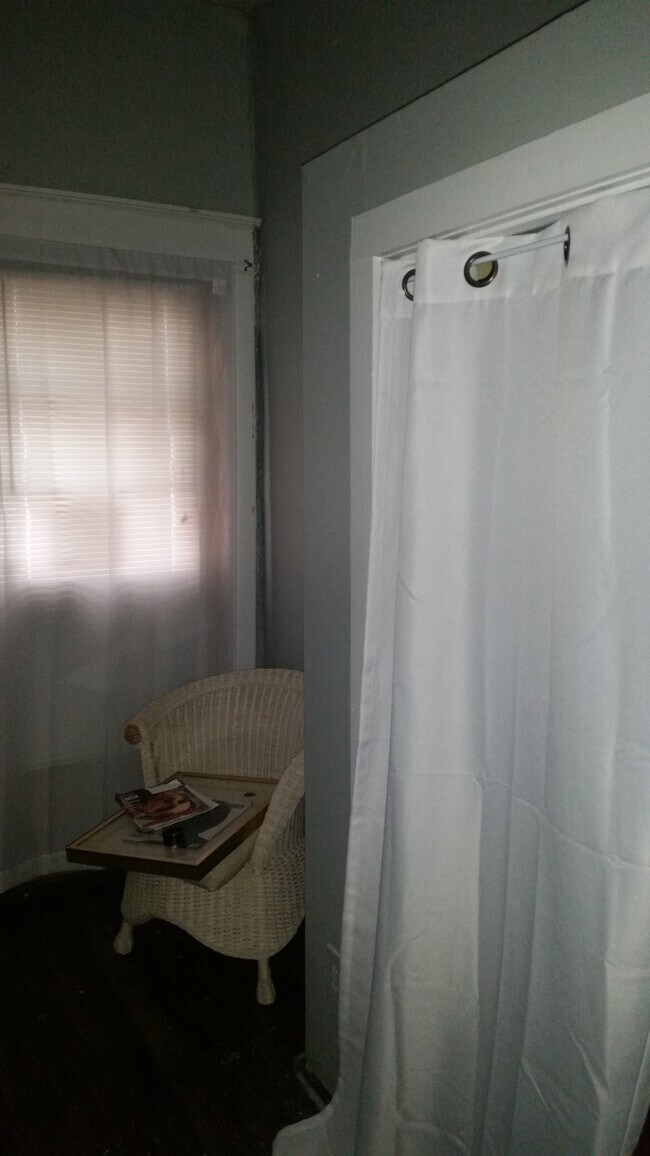 Building Photo - 421 Woodland Ave