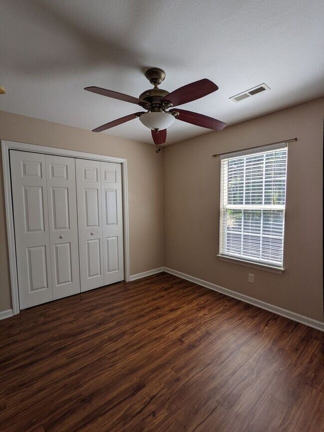 Building Photo - Woodfin Rental!