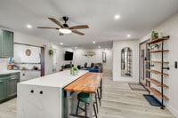 Building Photo - 415 N Shore Dr