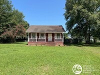 Building Photo - Centrally Located Two Bedroom, One Bathroom Home