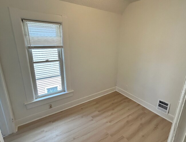 Building Photo - Marquette Housing- 505