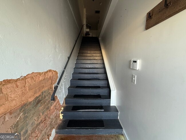 Building Photo - 95 W Franklin St