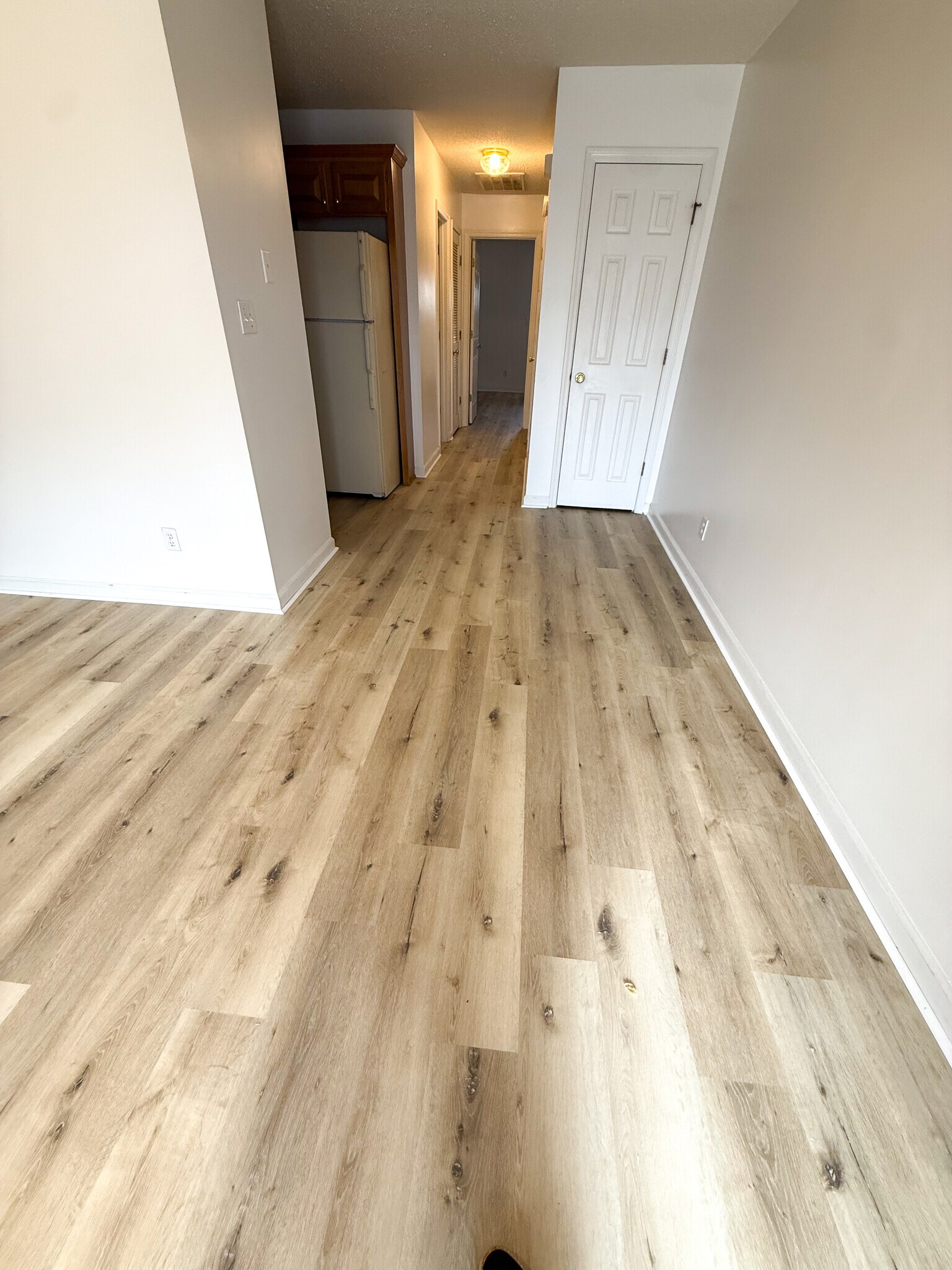 Building Photo - 409 E Roosevelt Ave