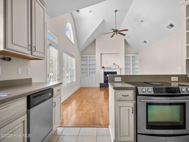 Building Photo - 541 Park Meadows Dr