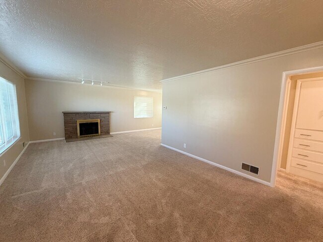 Building Photo - 3590 E 3100 S