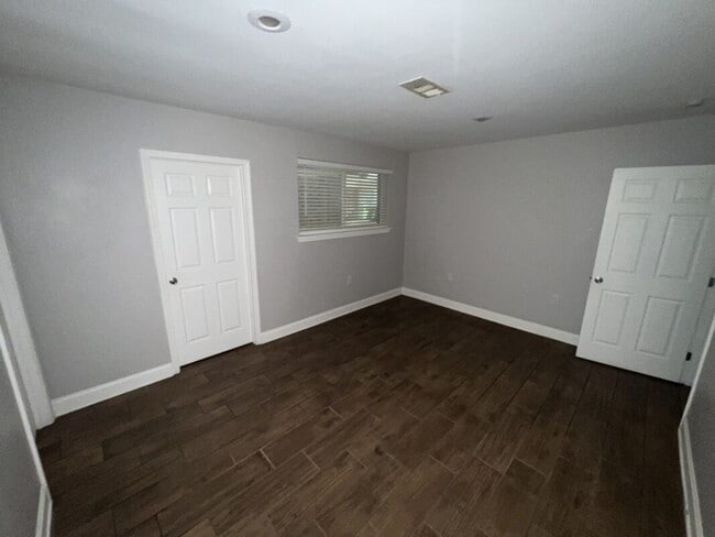 Building Photo - Spacious 4-bedroom 2.5-bathroom Home with Modern Upgrades