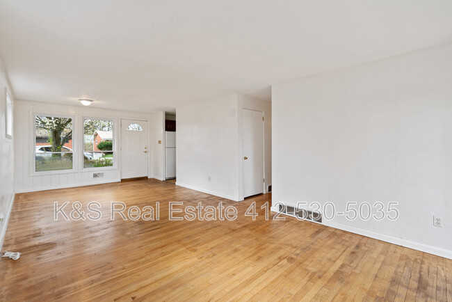 Building Photo - 370 Princeton Dr