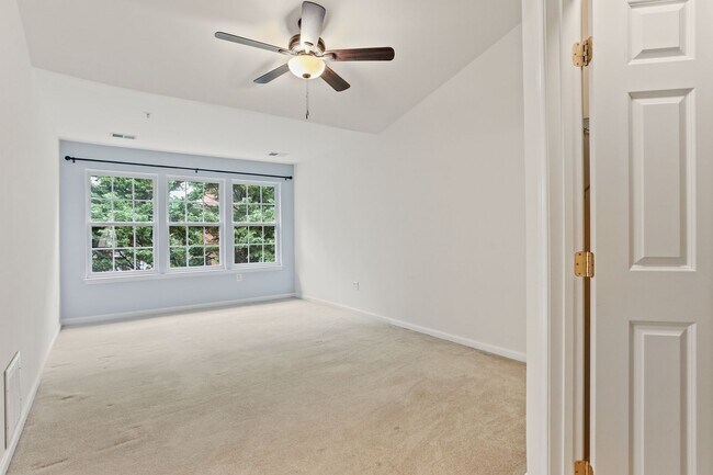 Building Photo - 20 Castle Garden Ct