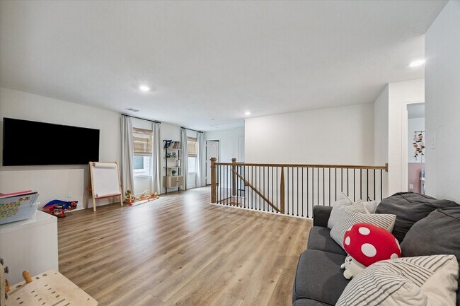 Building Photo - 25227 Sierra Mnr Ct