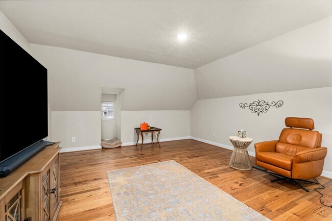 Building Photo - 122 Coral Bells Ct