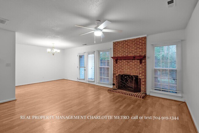 Building Photo - Charming HOME in Prime South Charlotte Location!