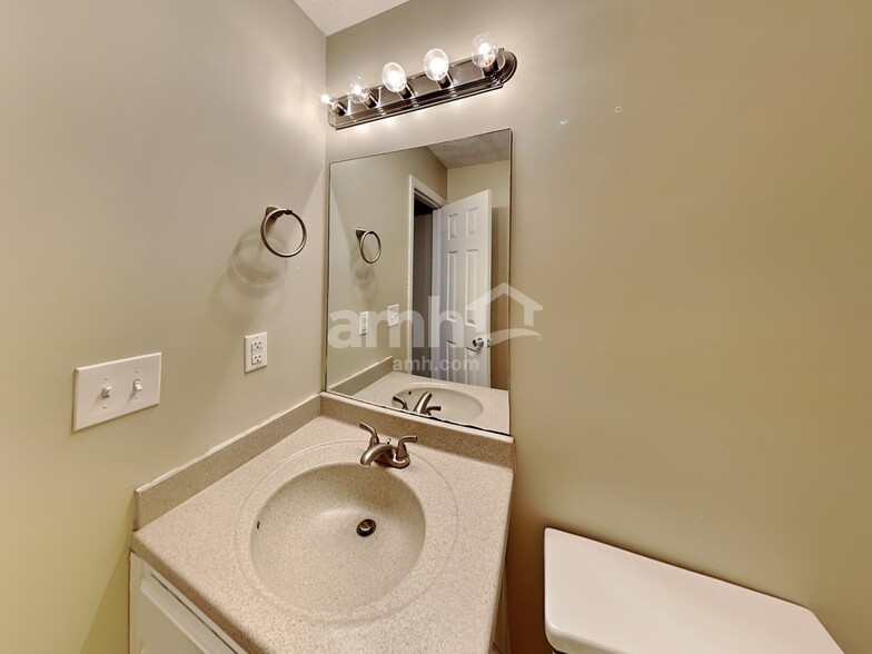 Building Photo - 508 Silver Maple Ln