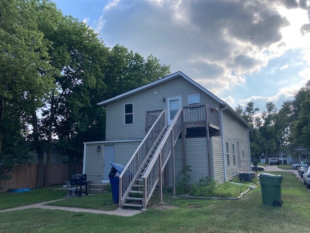 Building Photo - 1715 3rd Ave