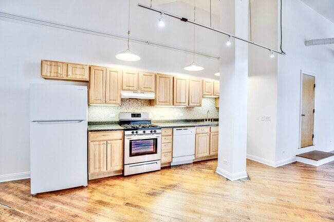 Building Photo - 1278 N Milwaukee Ave