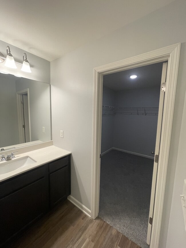 Building Photo - 6367 Kennonbriar Ct