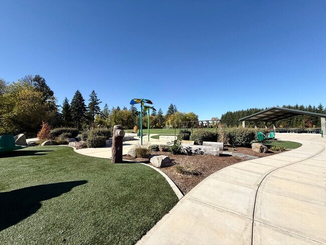 Building Photo - Updated 4 Bedroom Home with Stunning Private Backyard