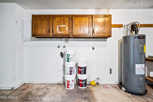 Building Photo - 2211 N Bullmoose Dr