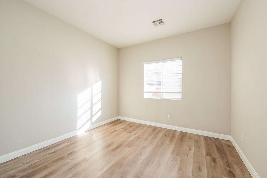 Building Photo - 4034 Warren Rock St