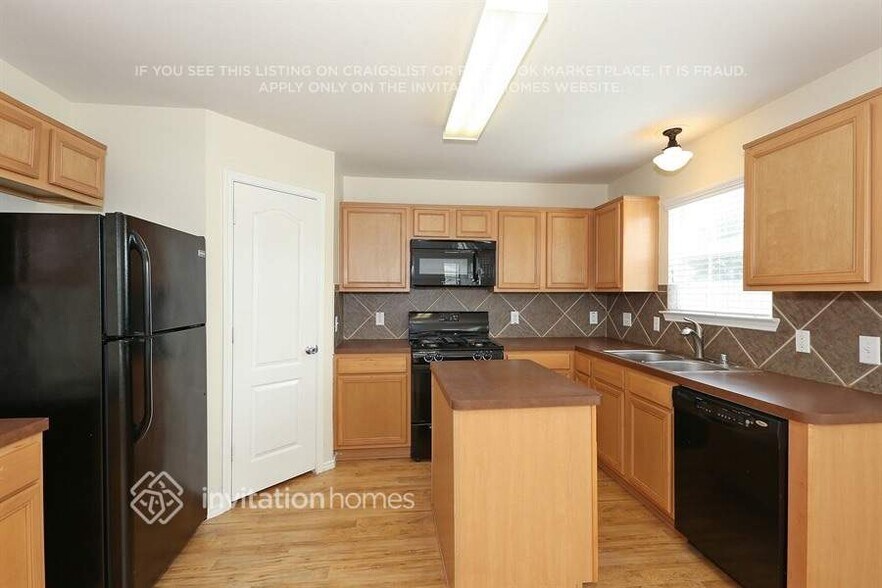 Building Photo - 29607 Evergreen Hills Dr