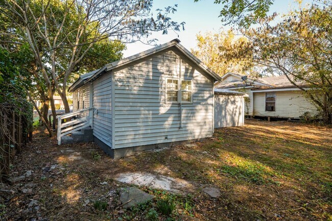 Building Photo - Bessemer Gem! Modern Renovation, Huge Living Room, Great Location