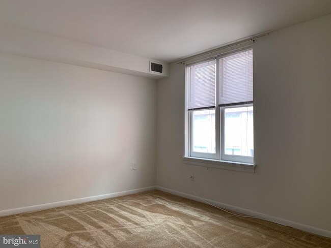 Building Photo - 1211 Locust St