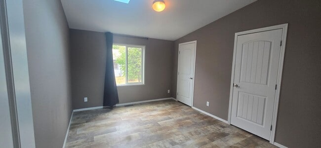Building Photo - 200 Cypress Cir