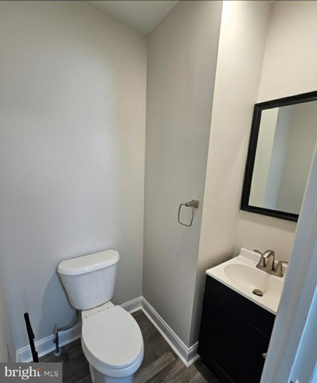 Building Photo - 301 E 4th St