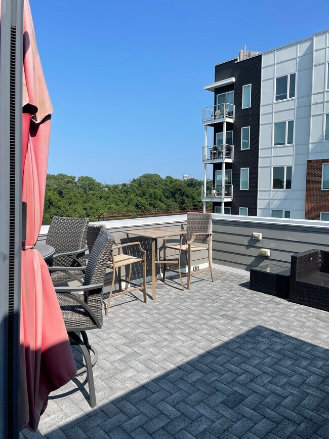 Building Photo - 2 Capital Trail Row