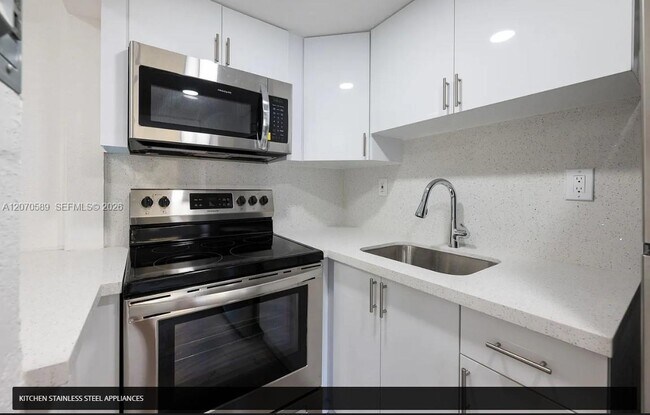 Building Photo - 1811 NW 19th Terrace