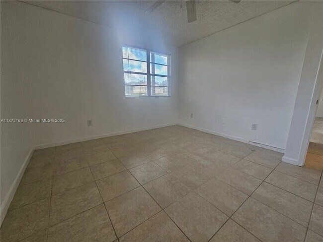 Building Photo - 1247 SW 46th Ave