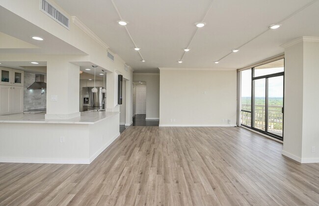 Building Photo - 15 Greenway Plz