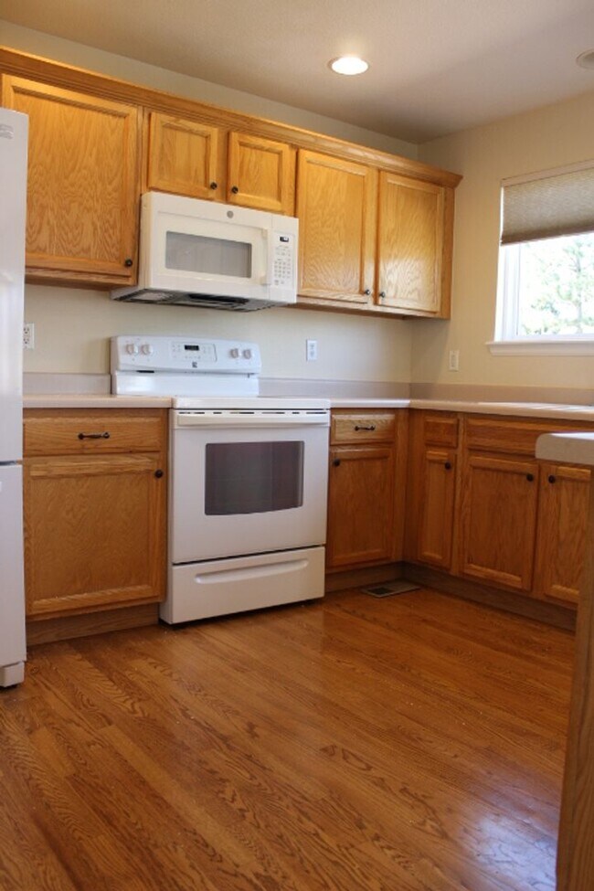 Building Photo - Beautiful 3 BR/2 1/2 BA Home in Highlands Ranch!