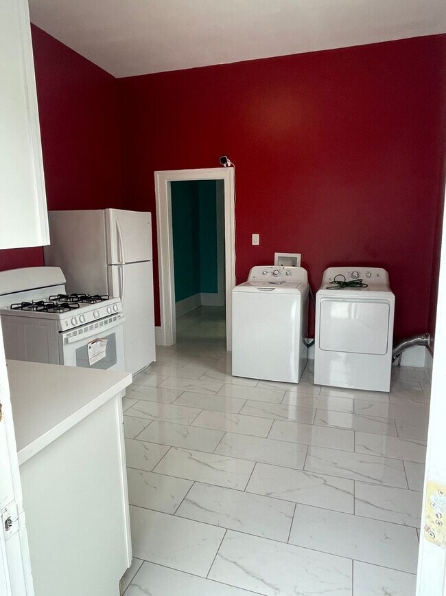 Building Photo - Spacious 1BD/1BA Shotgun 2 Blocks of Esplanade Ave