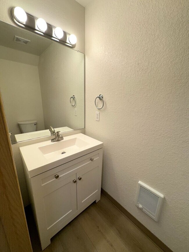 Building Photo - Fully Renovated 2 Bedroom, 1.5 Bath Townhouse with Garage