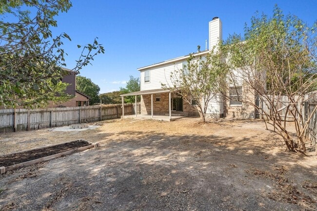 Building Photo - 905 Rocking Spur Cove