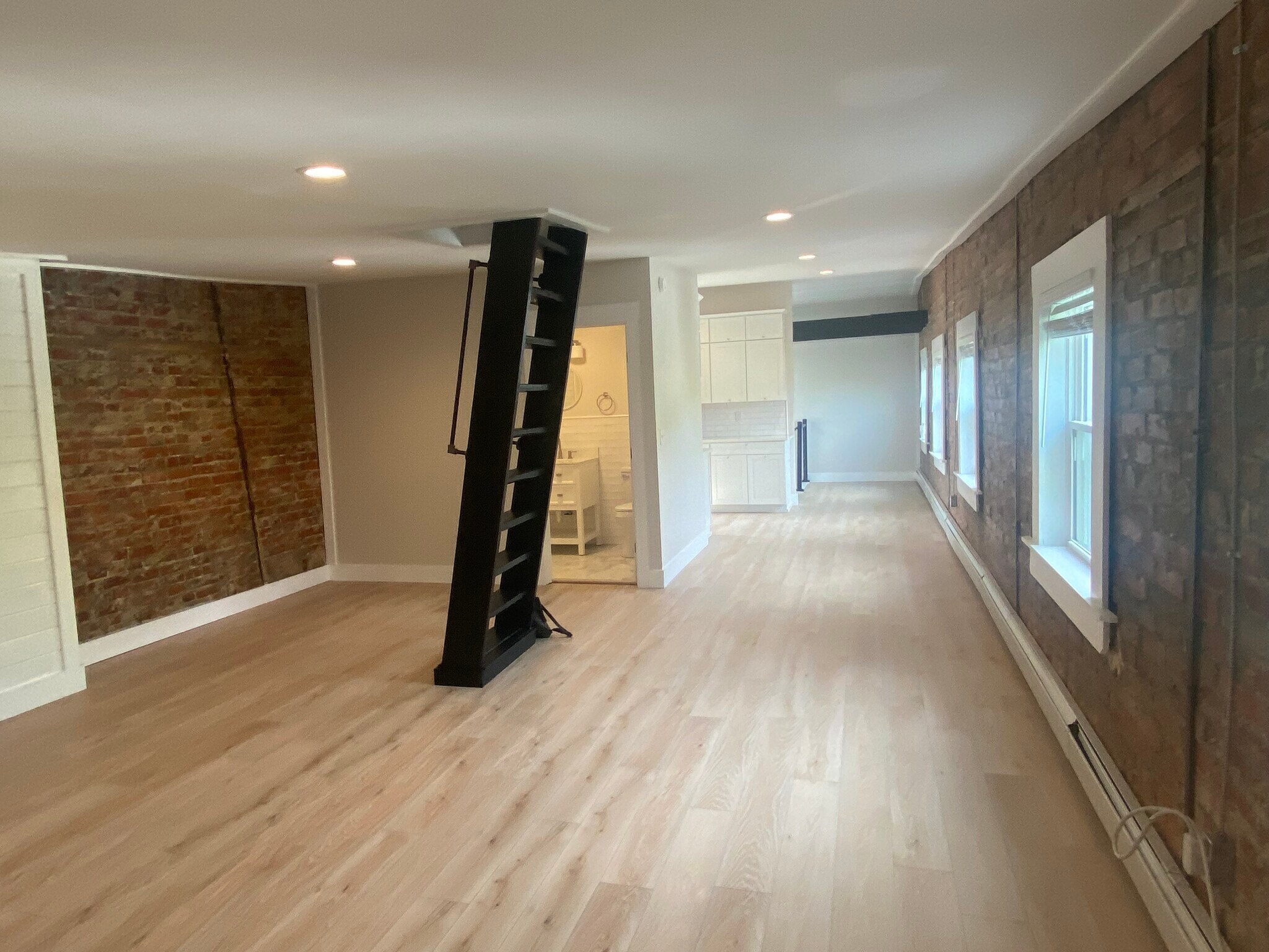 Building Photo - 427 Klotter Ave