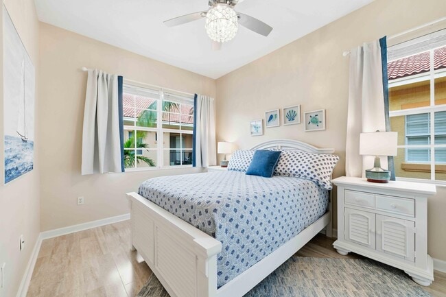 Building Photo - 11850 Valencia Gardens Ave