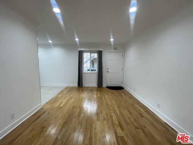 Building Photo - 1126 N Formosa Ave