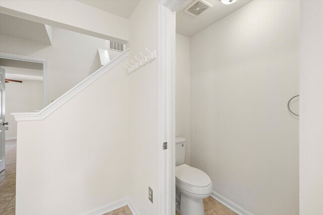 Building Photo - 4701 Colonnade Way