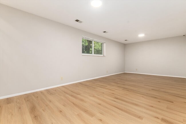 Building Photo - 7426 S Quince Ct